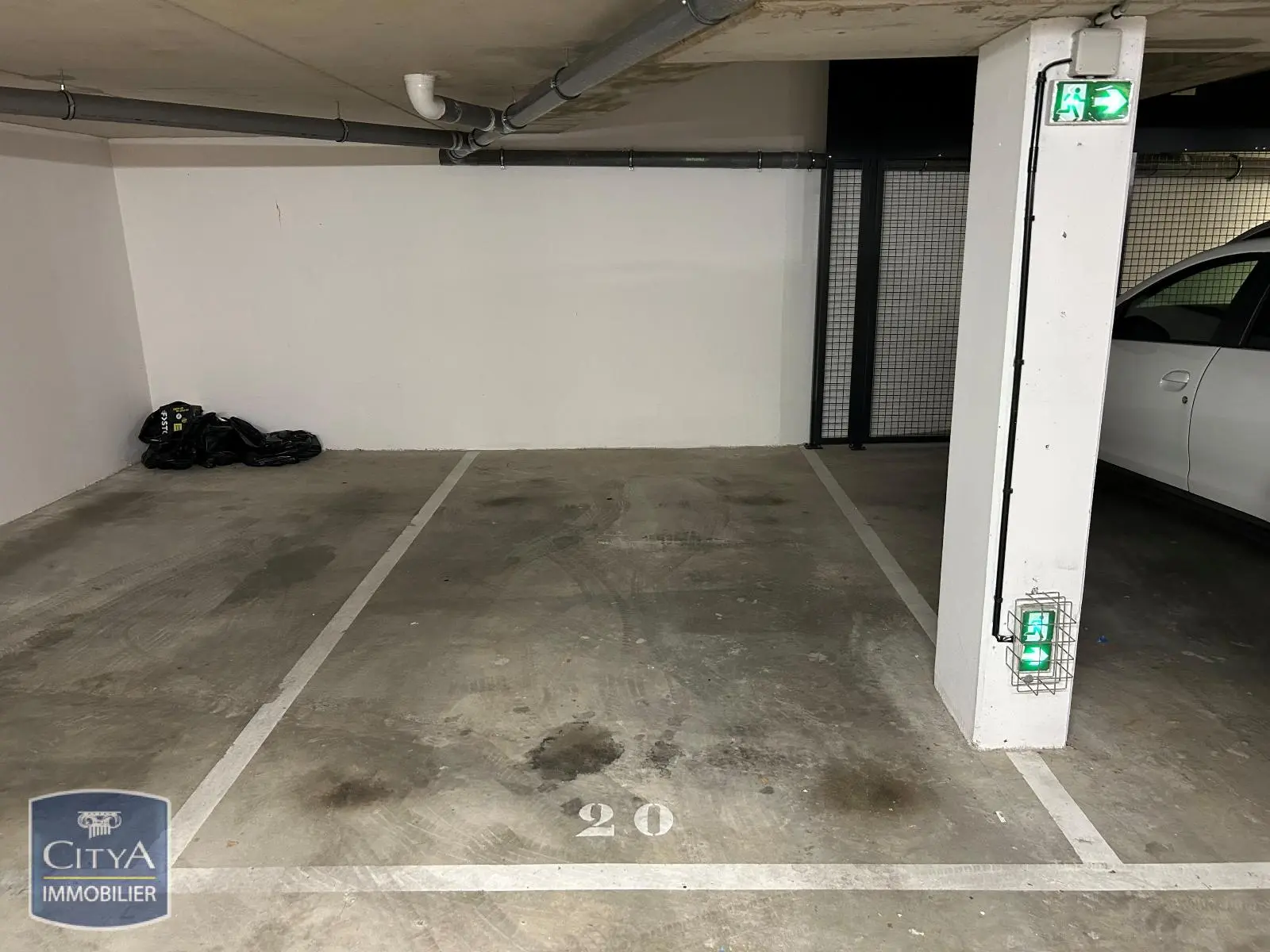 Photo 1 Parking