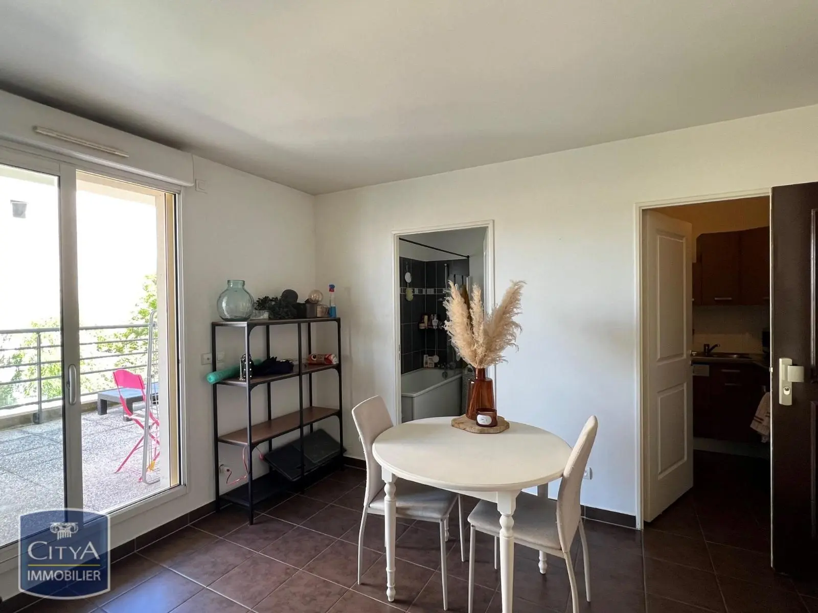 Photo 2 Appartement 1 pièce 31.84m²