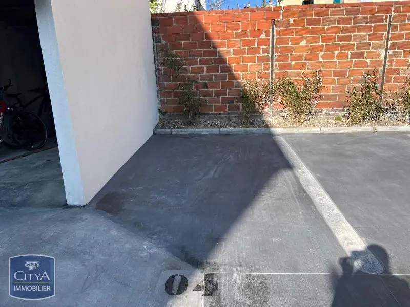 Photo 1 Parking