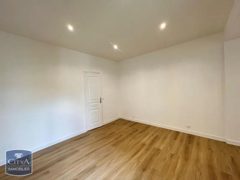 Photo 2 Appartement 1 pièce 23.98m²
