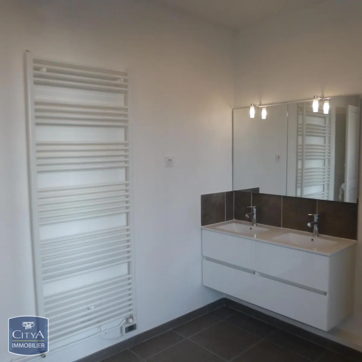 Photo 2 Appartement 2 pièces 75.72m²