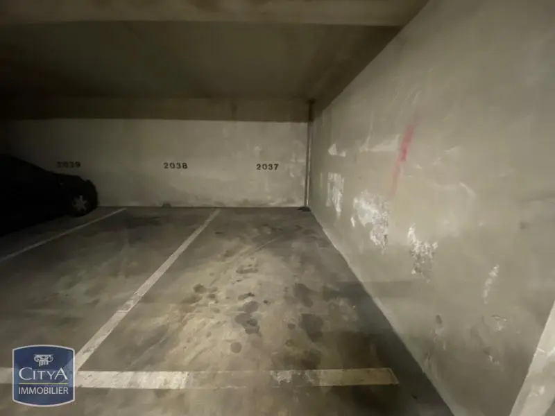 Photo 2 Parking