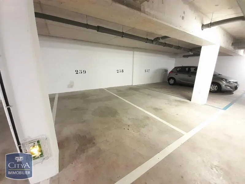 Photo 1 Parking