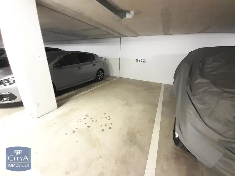 Photo 1 Parking