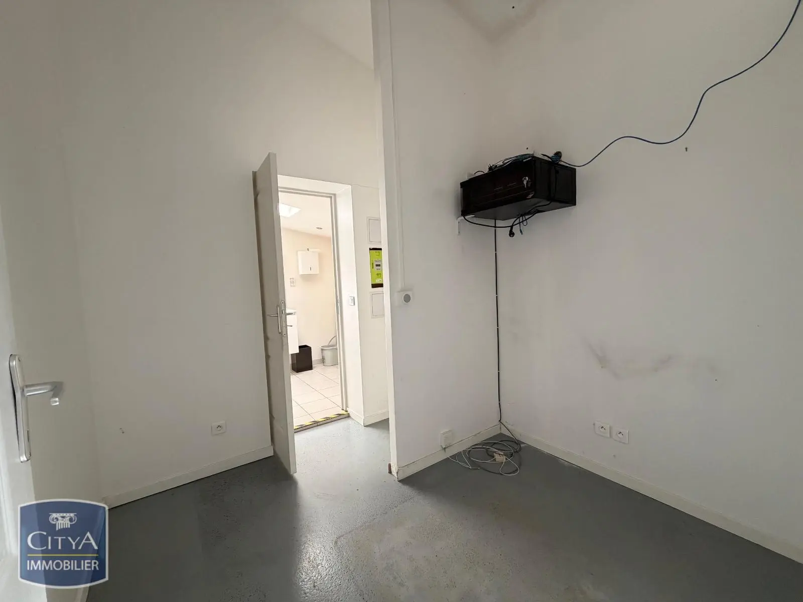 Photo 6 Local Commercial