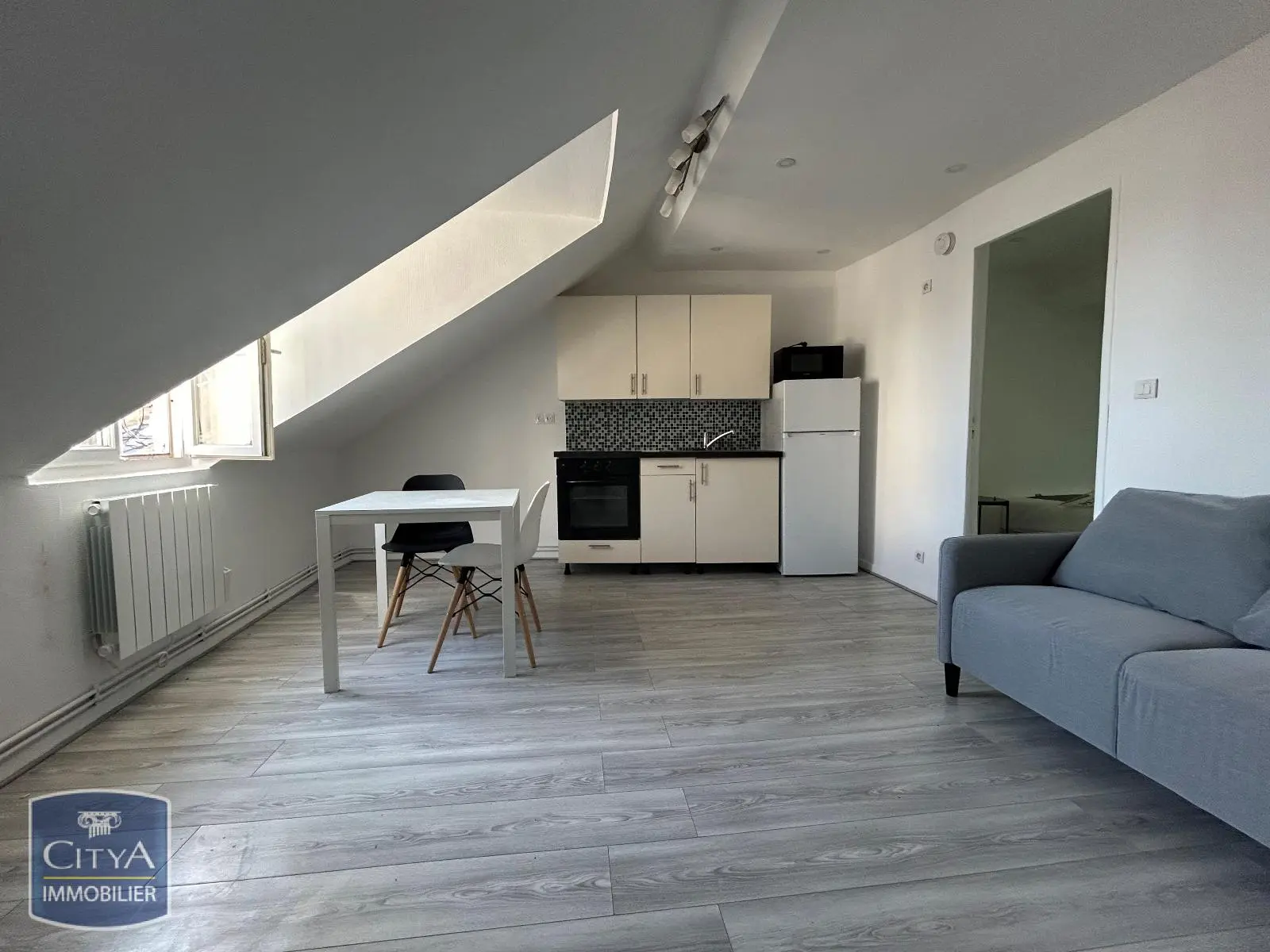 Photo 2 Appartement 1 pièce 24.35m²