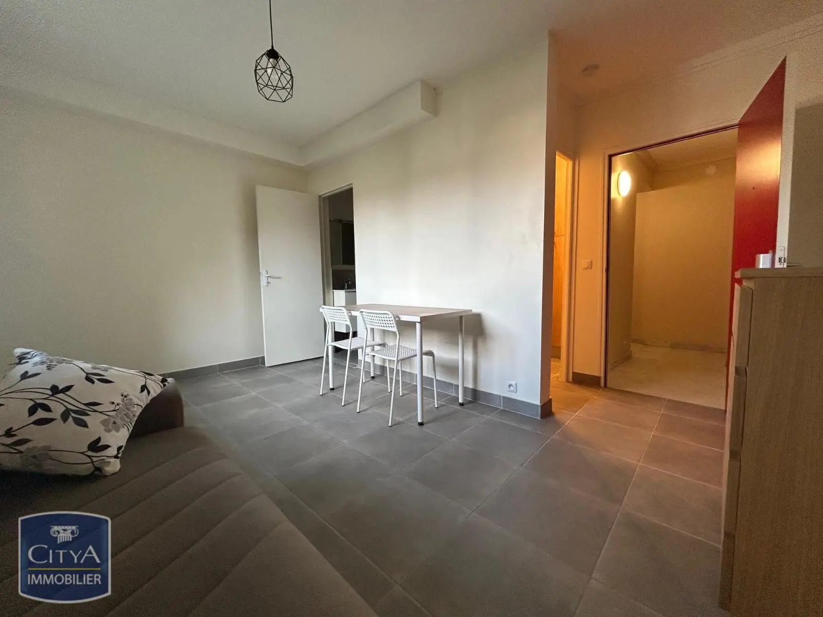 Photo 1 Appartement 1 pièce 22.71m²