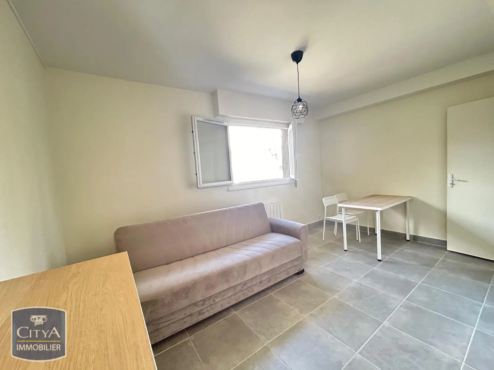 Photo 1 Appartement 1 pièce 22.71m²