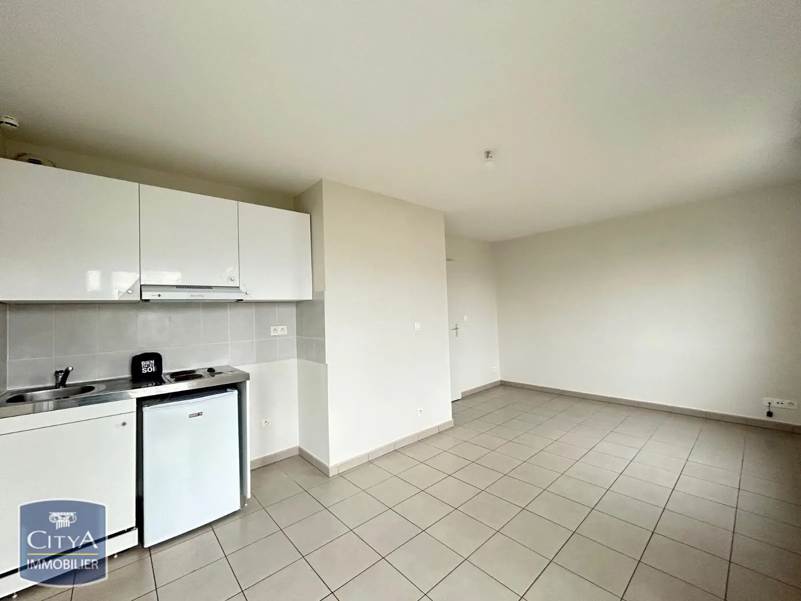 Photo 1 Appartement 1 pièce 27.2m²