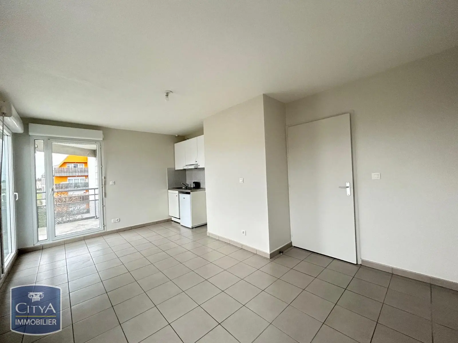 Photo 2 Appartement 1 pièce 27.2m²