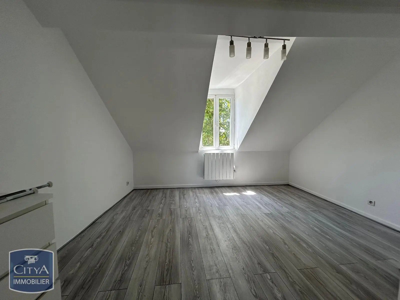 Photo 2 Appartement 1 pièce 24.35m²