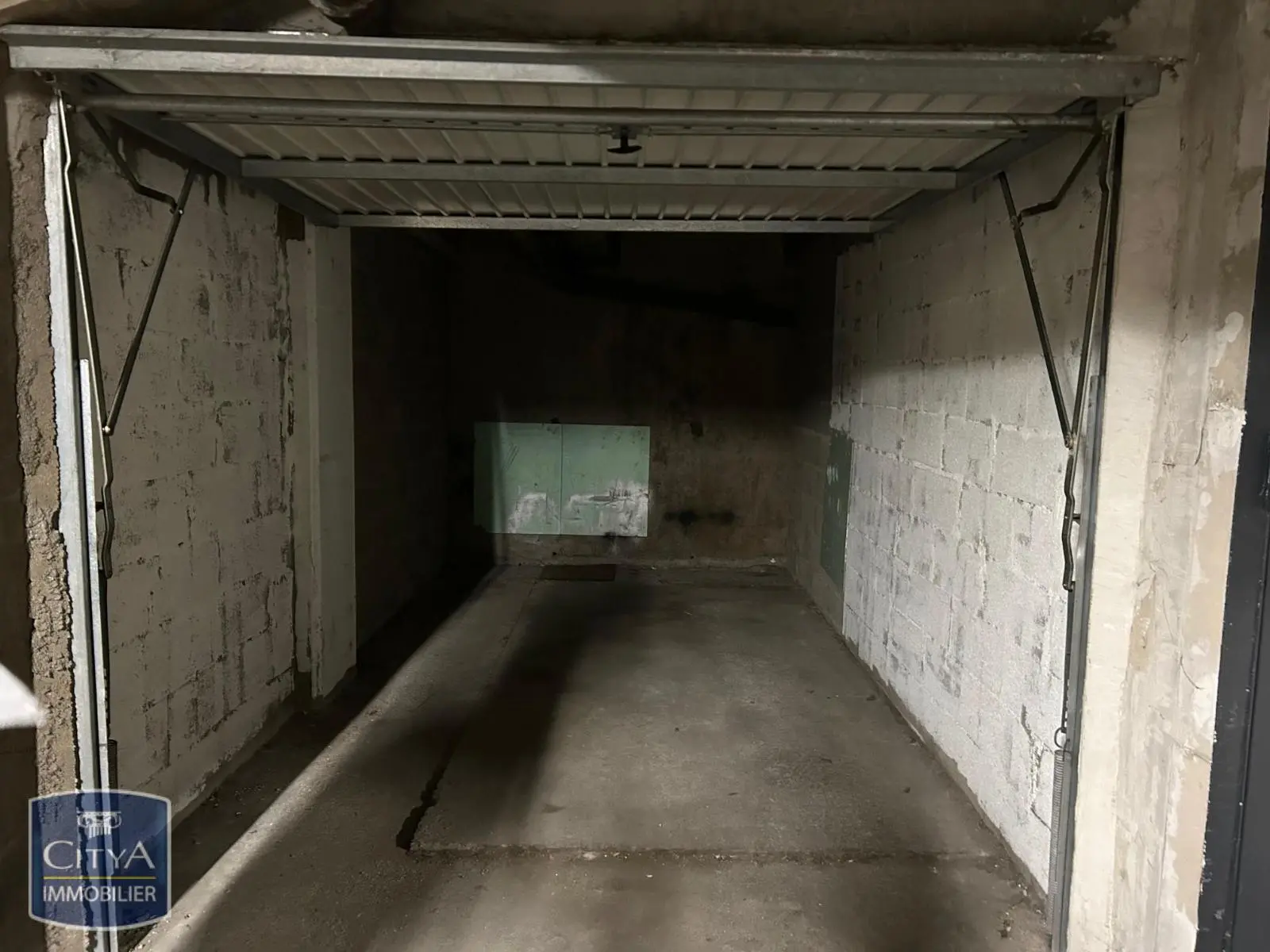 Photo 1 Parking