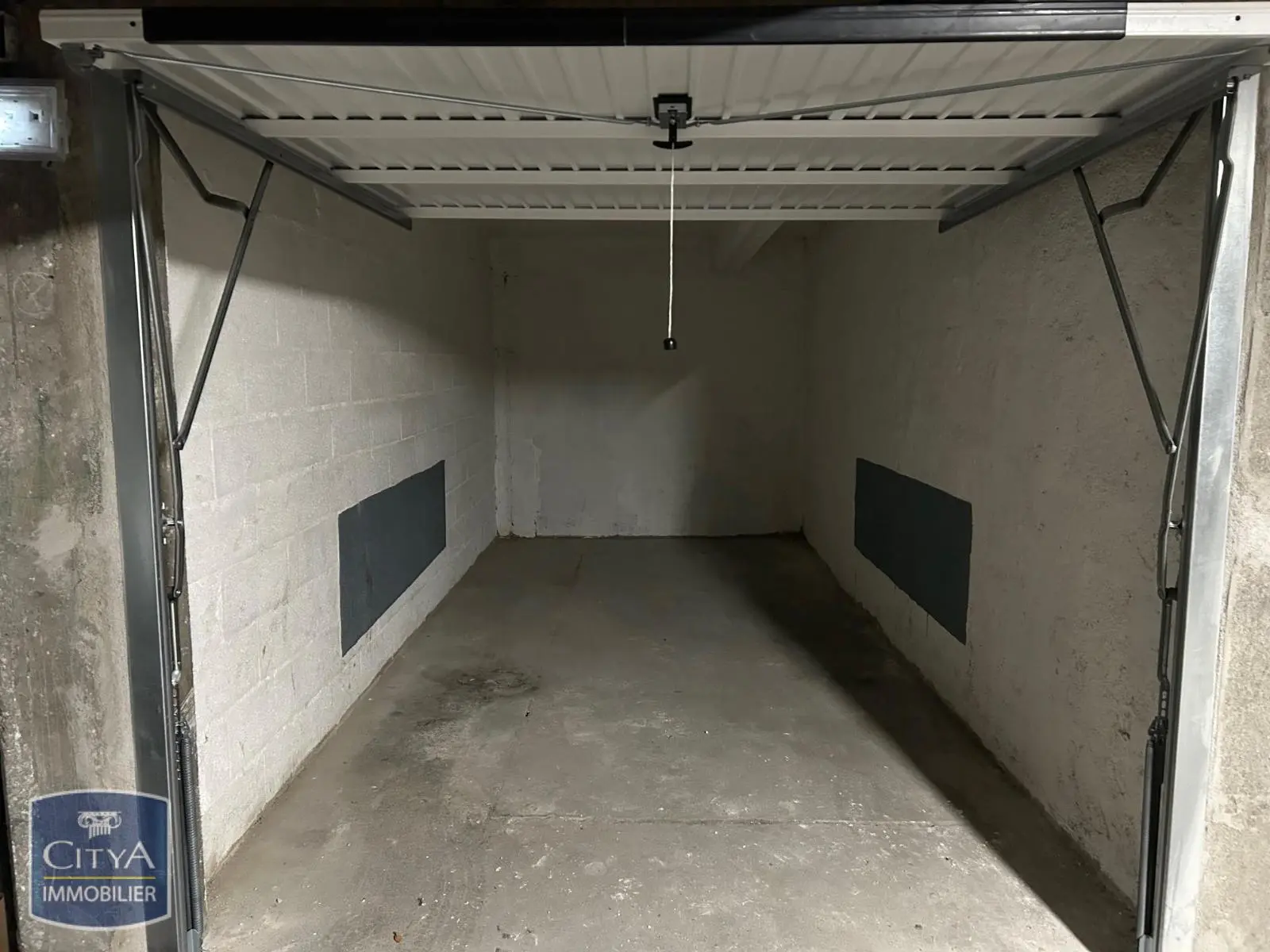 Photo 1 Parking