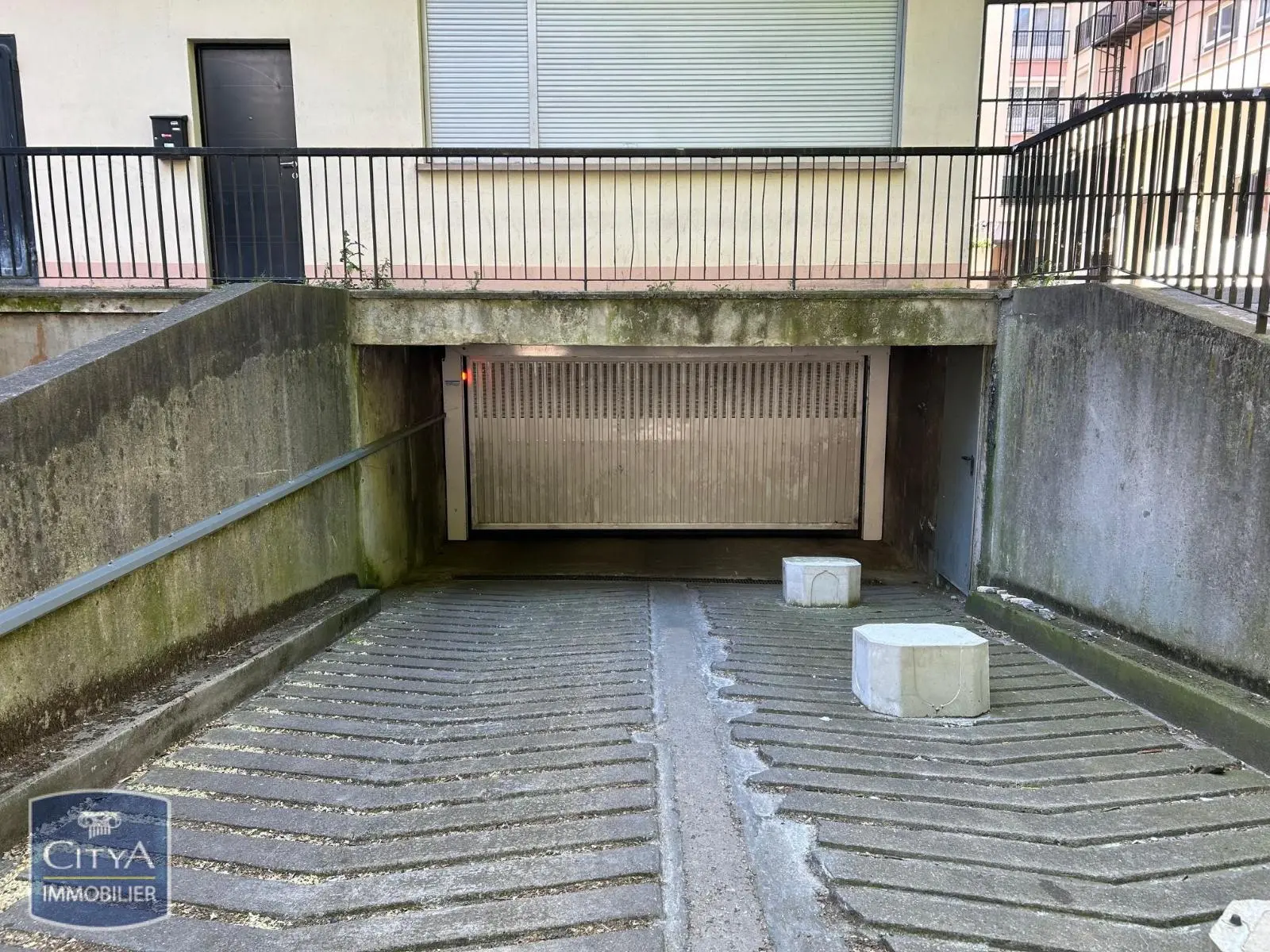 Photo 3 Parking