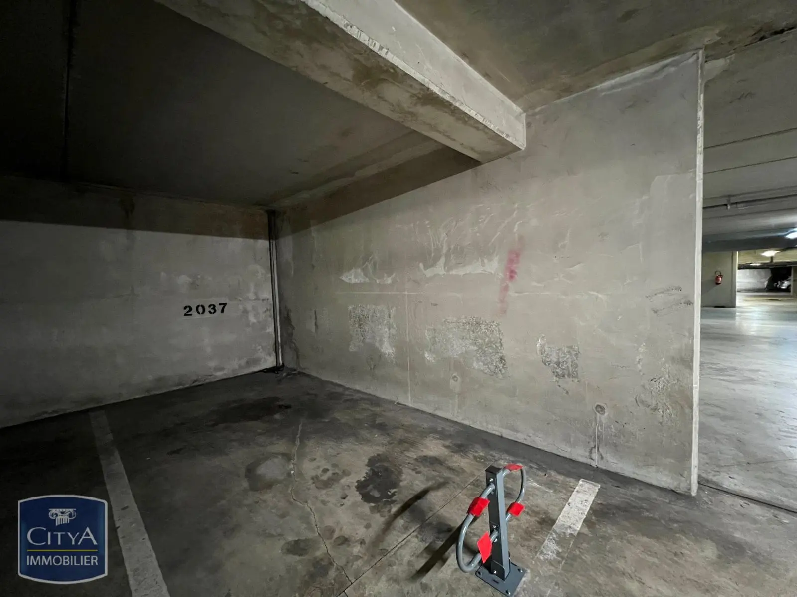 Photo 2 Parking