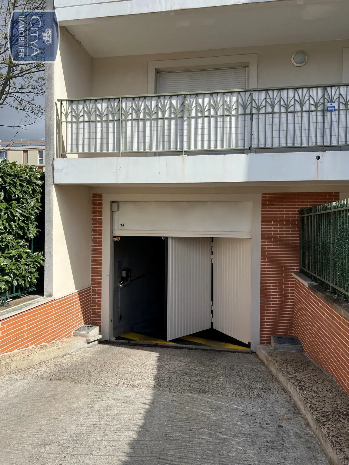 Photo 2 Parking