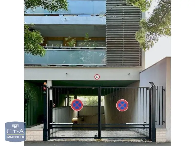 Photo 1 Parking