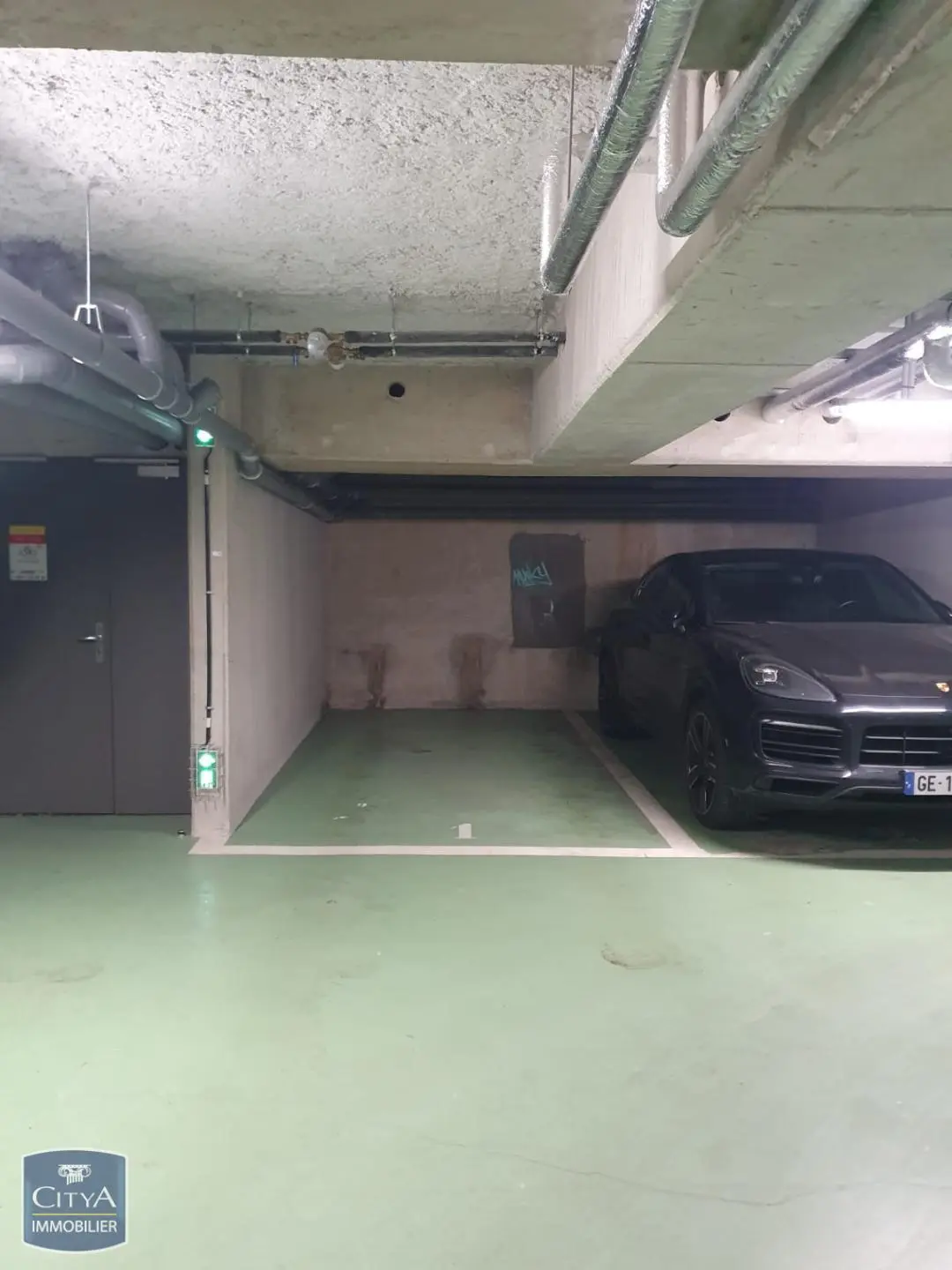 Photo 2 Parking