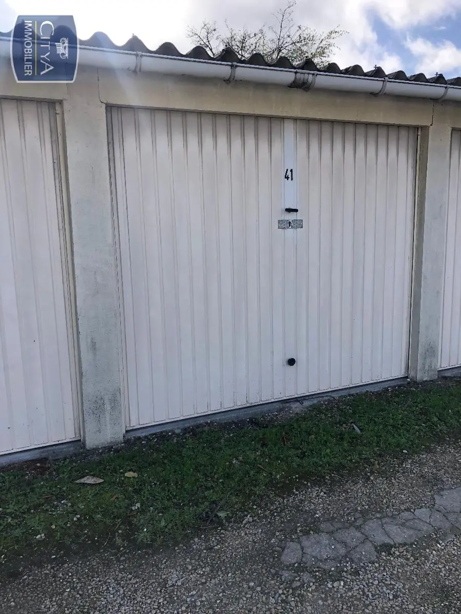 Photo 1 Parking