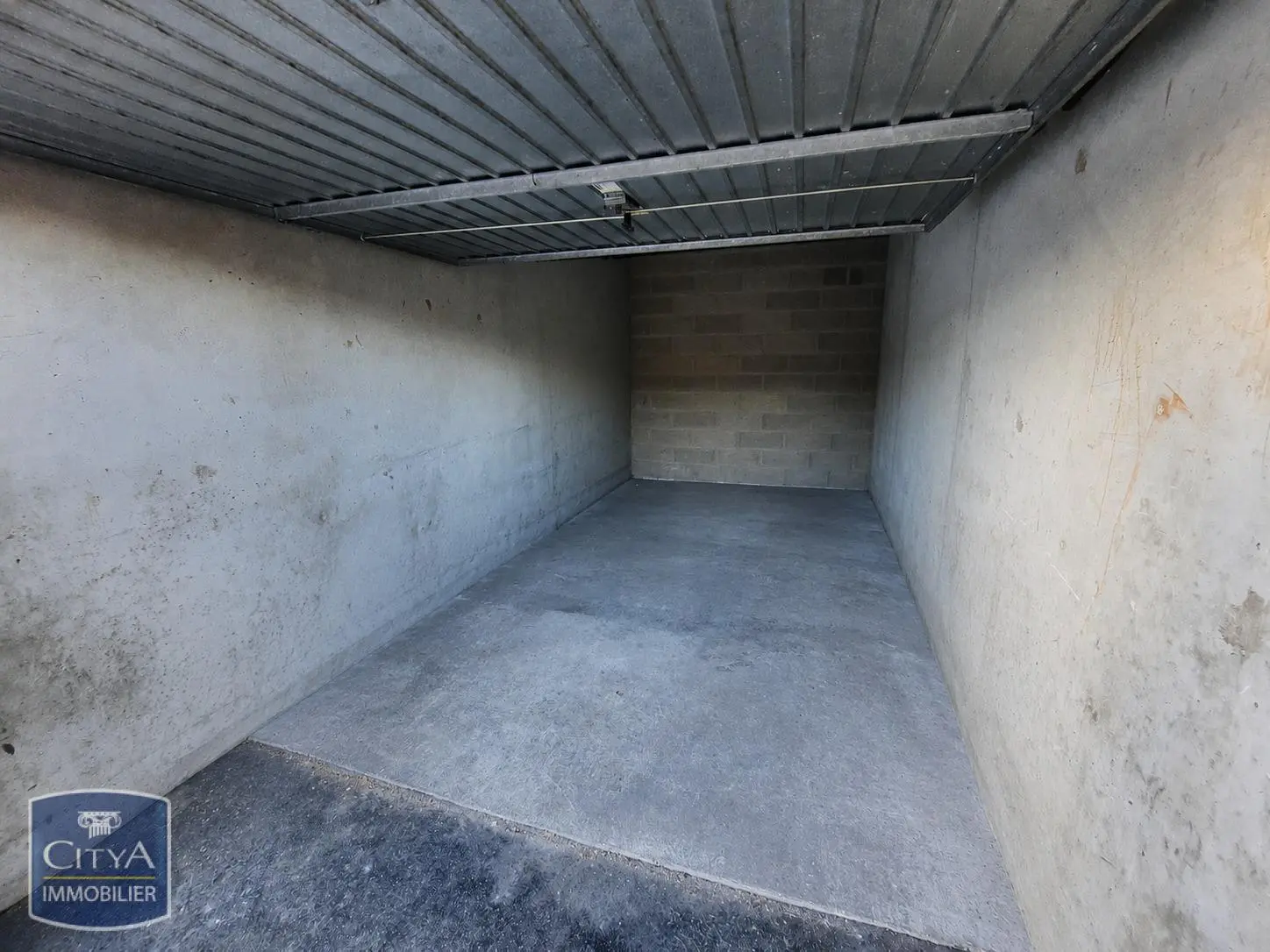 Photo 1 Parking