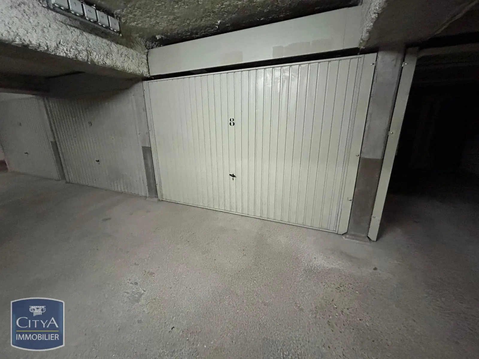 Photo 2 Parking