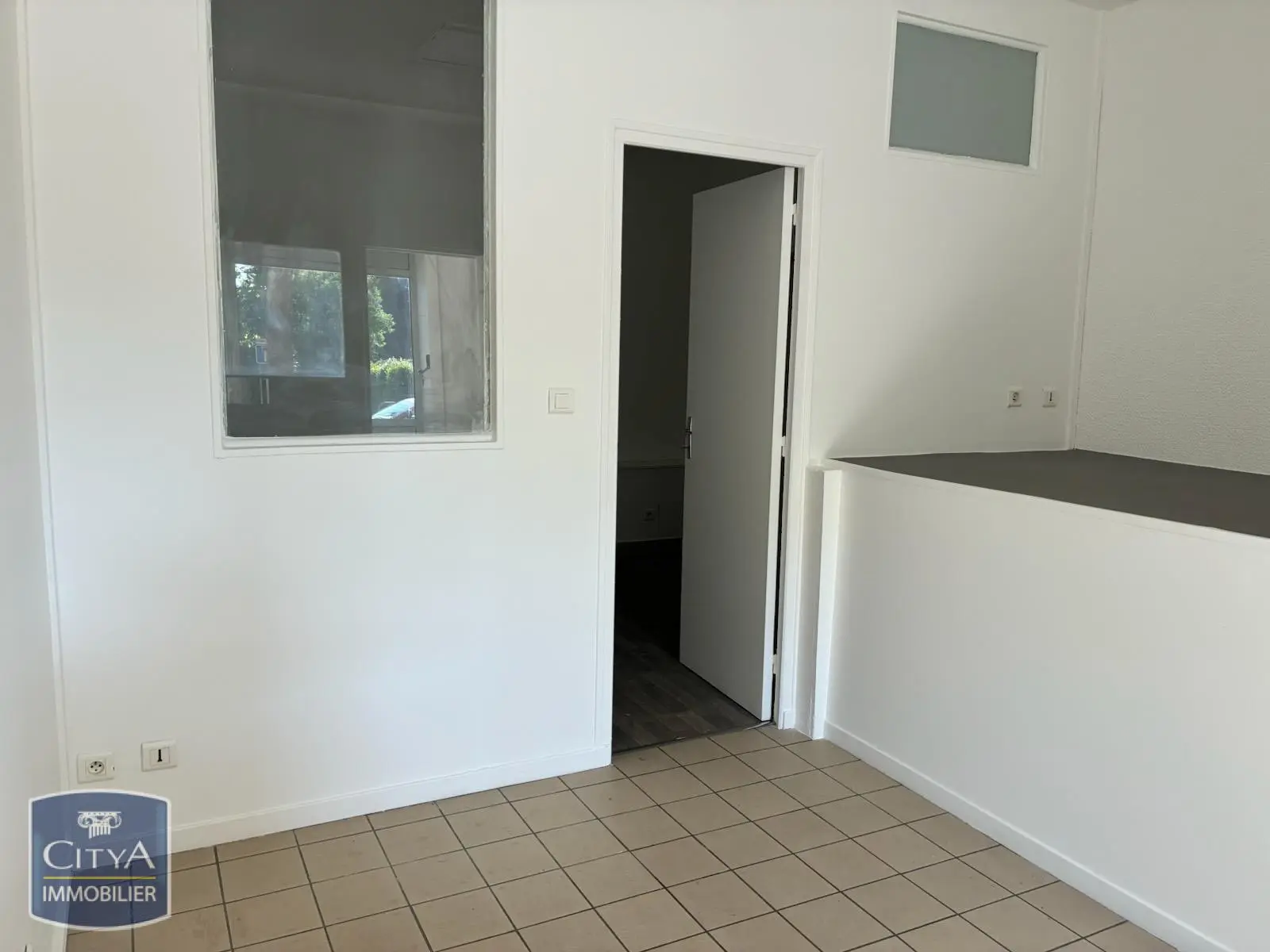 Photo 2 Local Professionnel 2 pièces