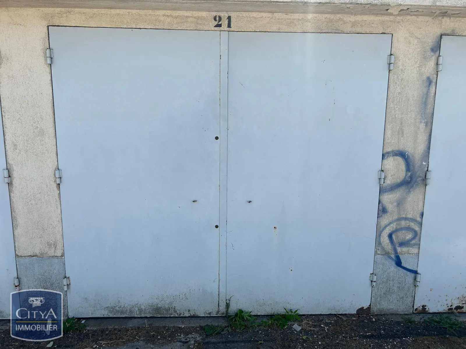 Photo 1 Parking