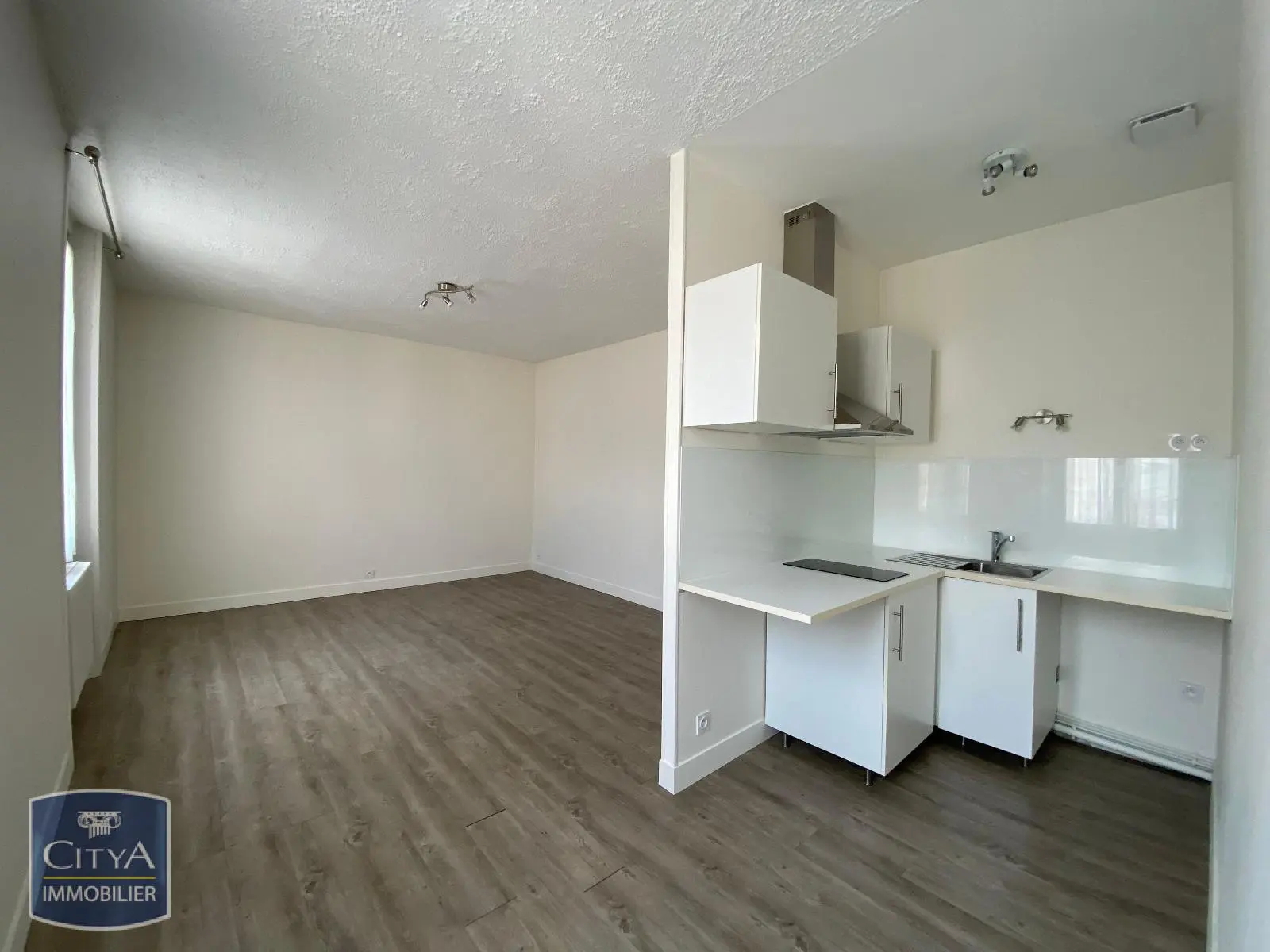 Photo 2 Appartement 1 pièce 28.96m²