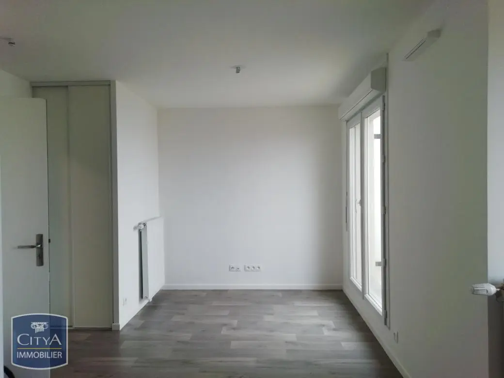 Athis-Mons (91200) Appartement 1 pièce 29.7m² photo 2