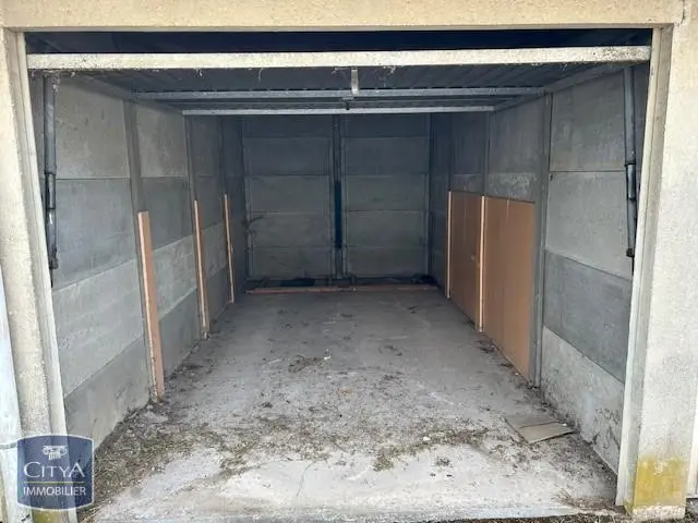 Photo 2 Parking