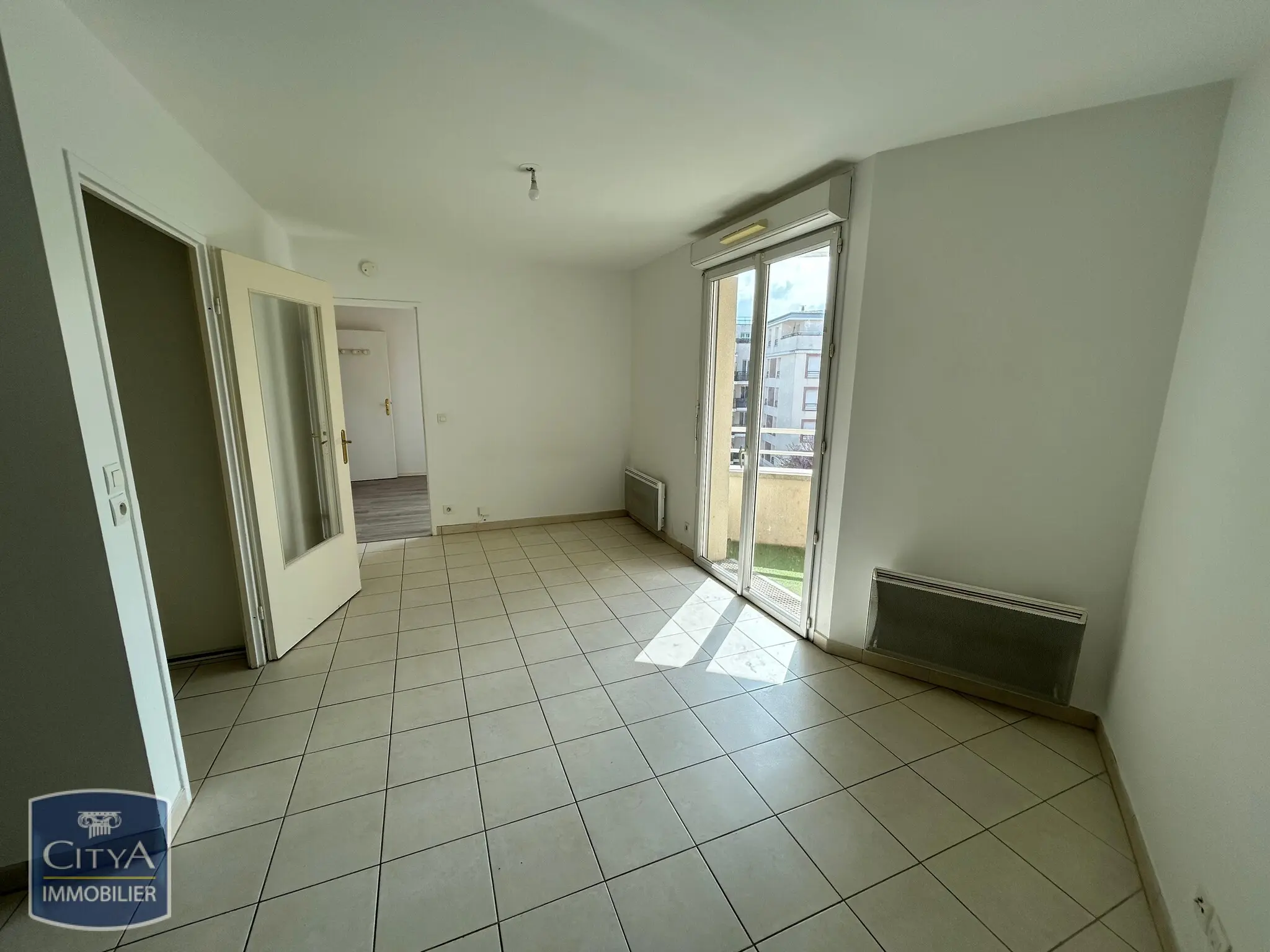 Corbeil-Essonnes (91100) Appartement 2 pièces 43.9m² photo 4