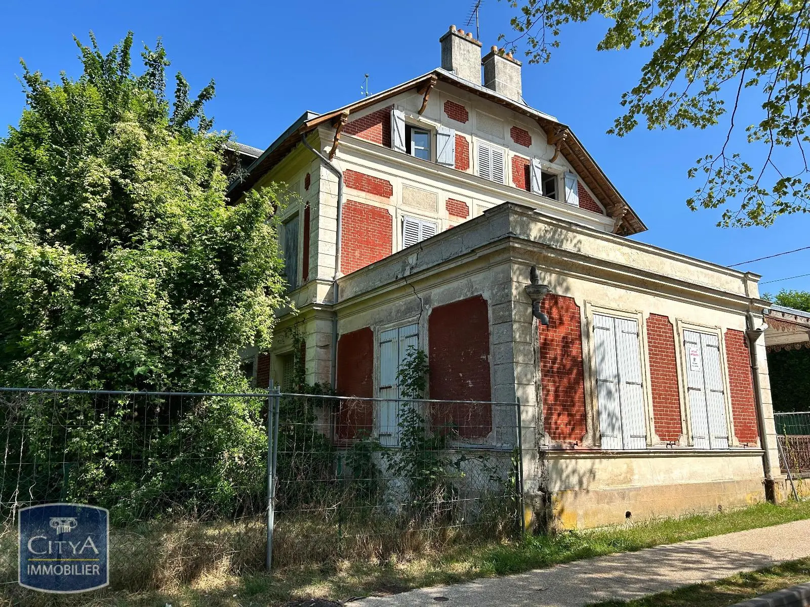 Photo 2 Local Professionnel 250m²