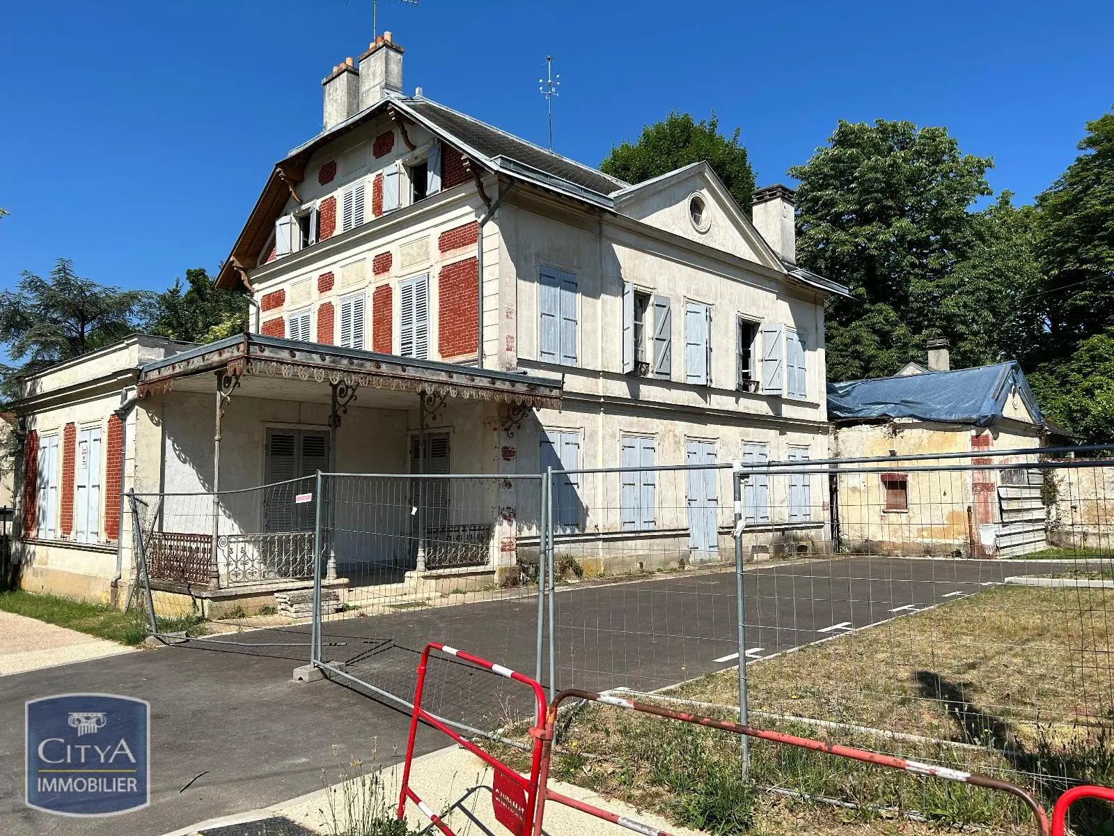Photo 1 Local Professionnel 250m²