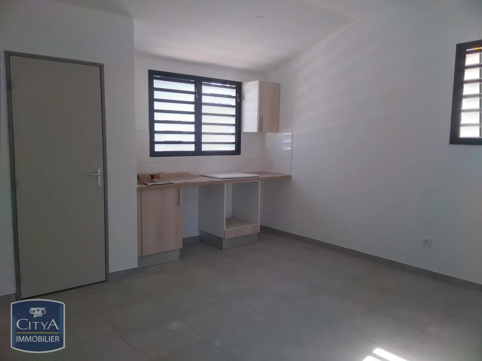 Photo 1 Appartement 1 pièce 27.7m²