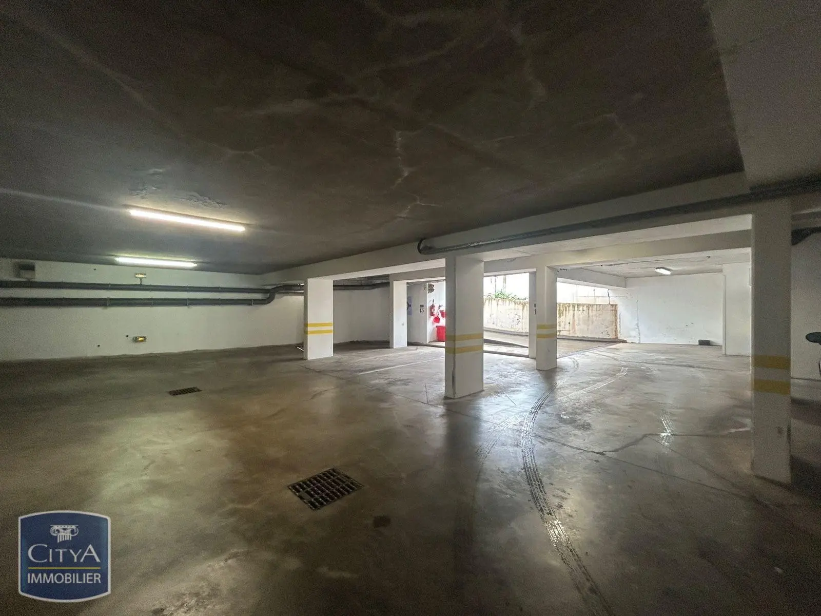 Photo 5 Parking