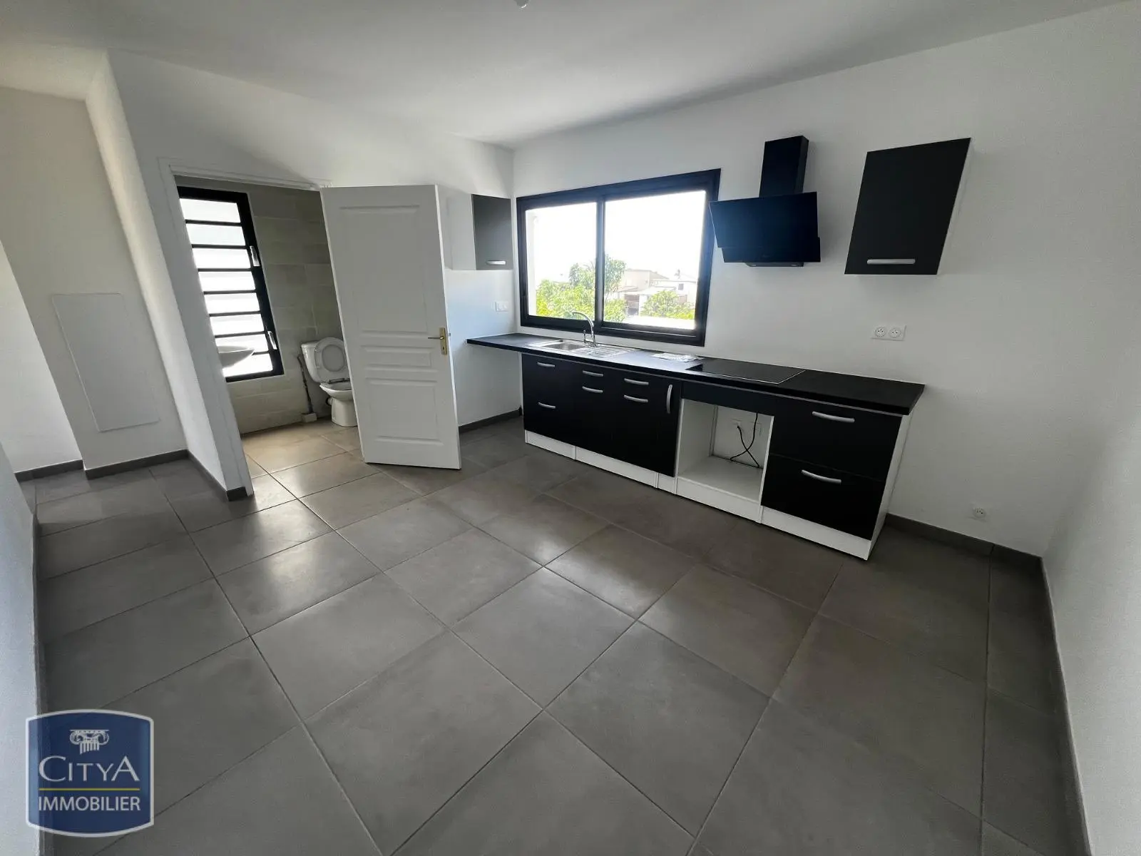 Photo 1 Appartement 1 pièce 21.82m²