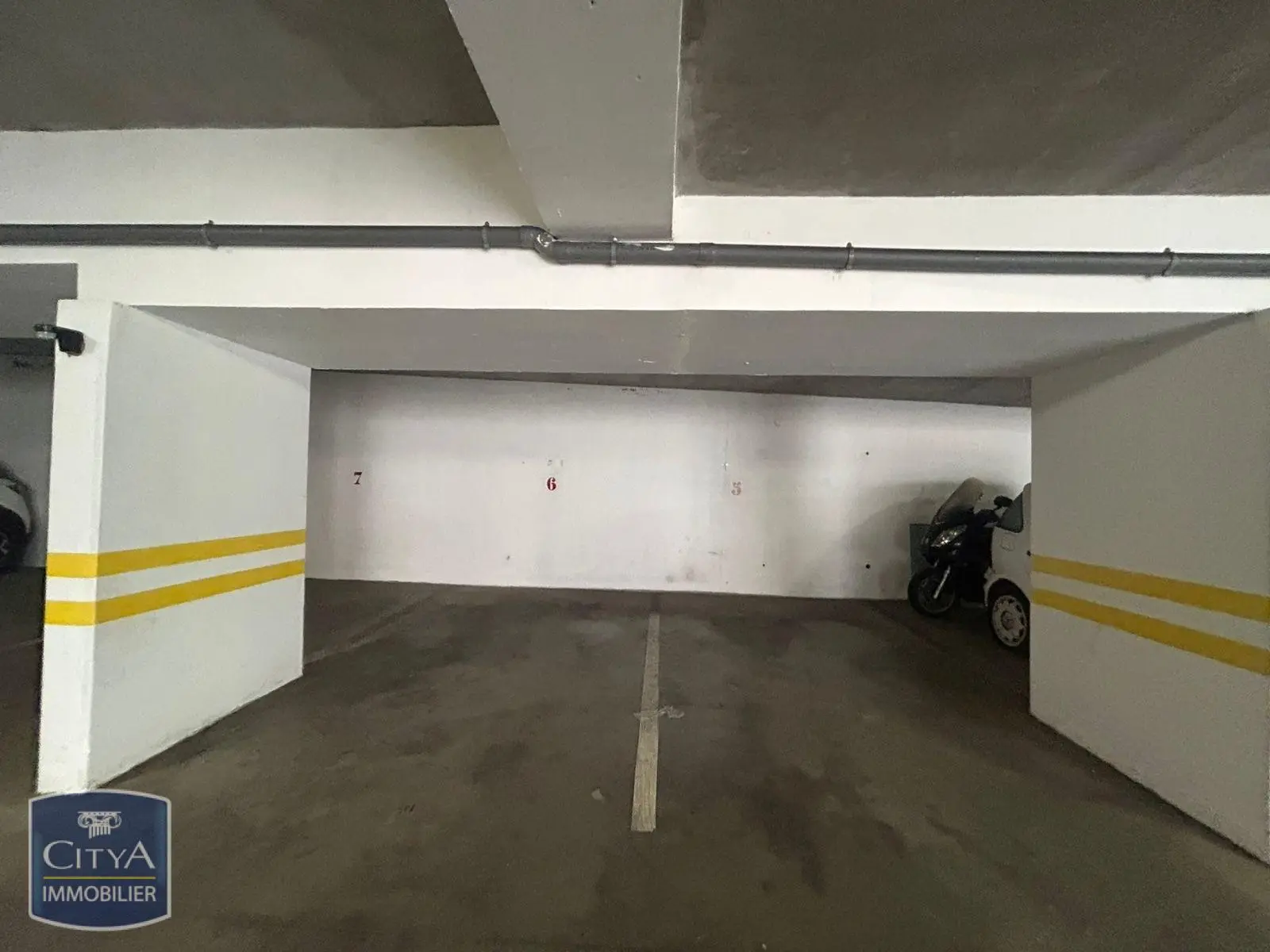Photo 5 Parking
