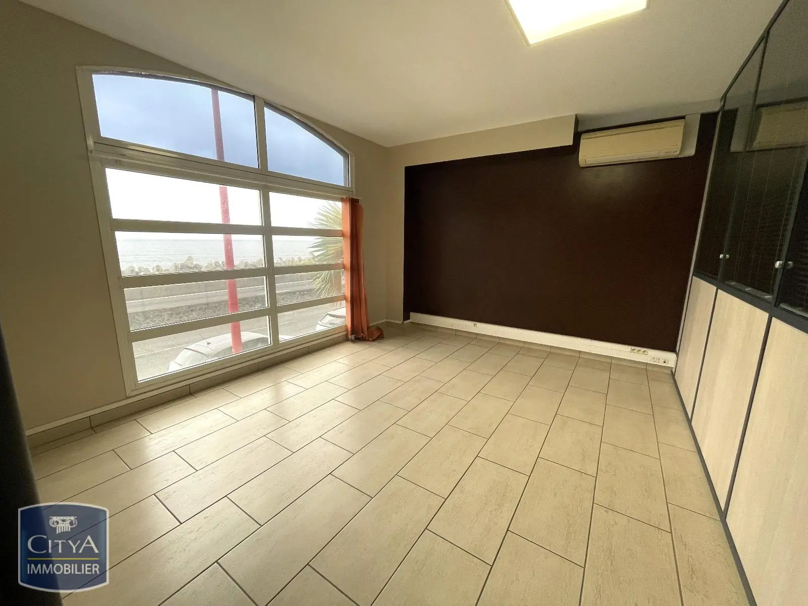 Photo 8 Local Professionnel 140m²