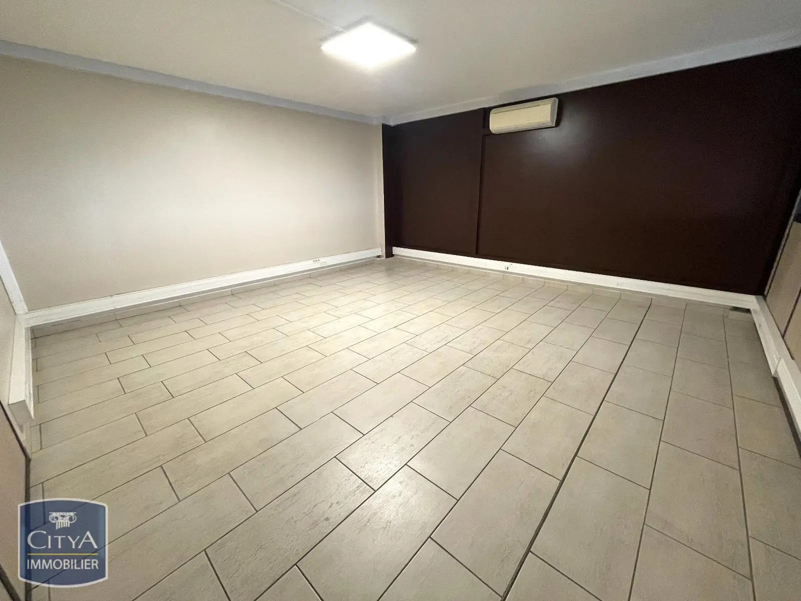 Photo 11 Local Professionnel 140m²