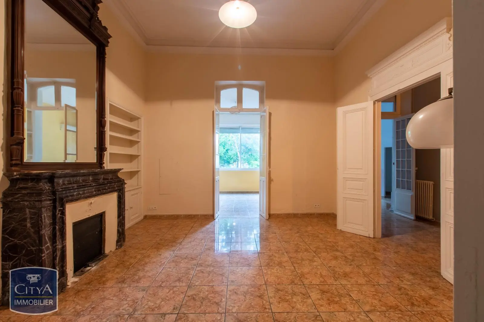 Photo 2 Immeuble 600m²