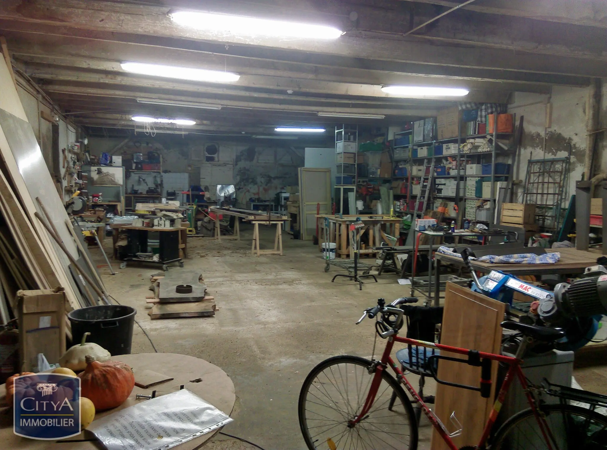 Photo 1 Local Professionnel 3 pièces 476m²