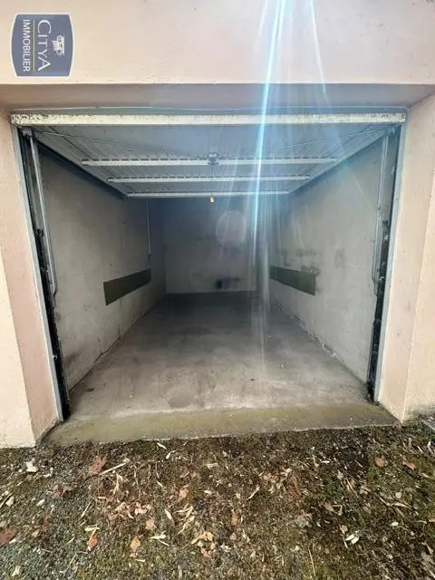 Photo 1 Parking