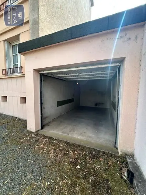 Photo 2 Parking