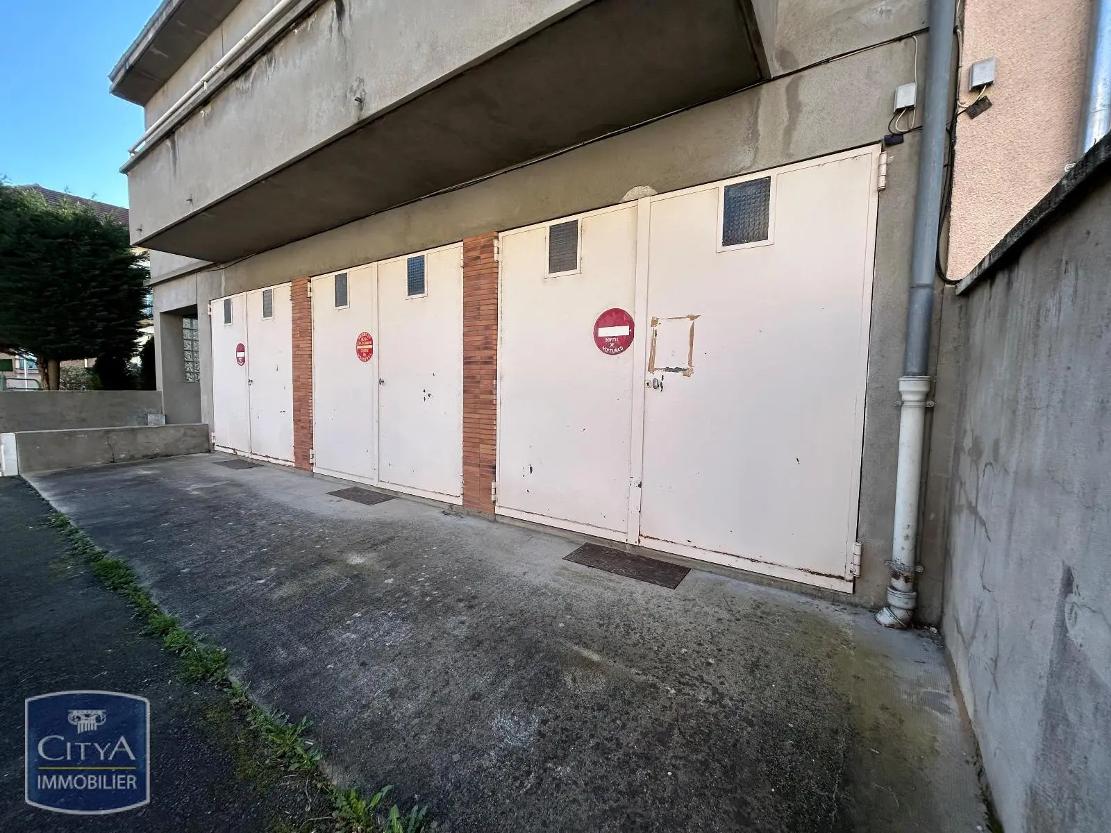 Photo 1 Parking