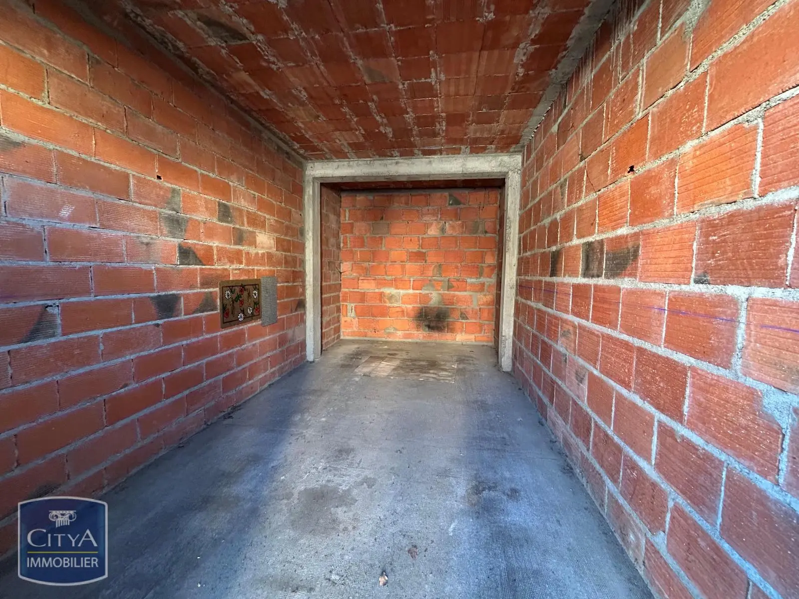 Photo 2 Parking