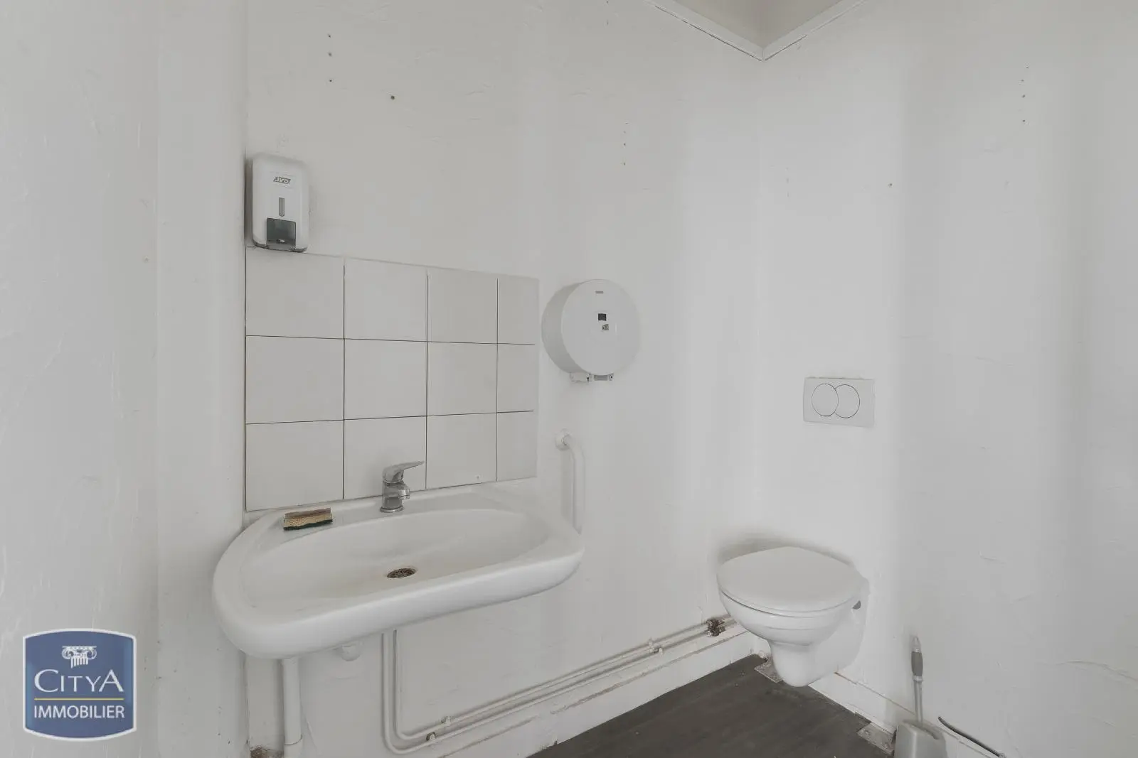 Photo 8 Local Commercial