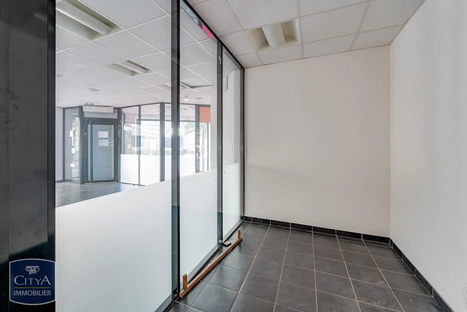 Photo 3 Local Commercial 250m²