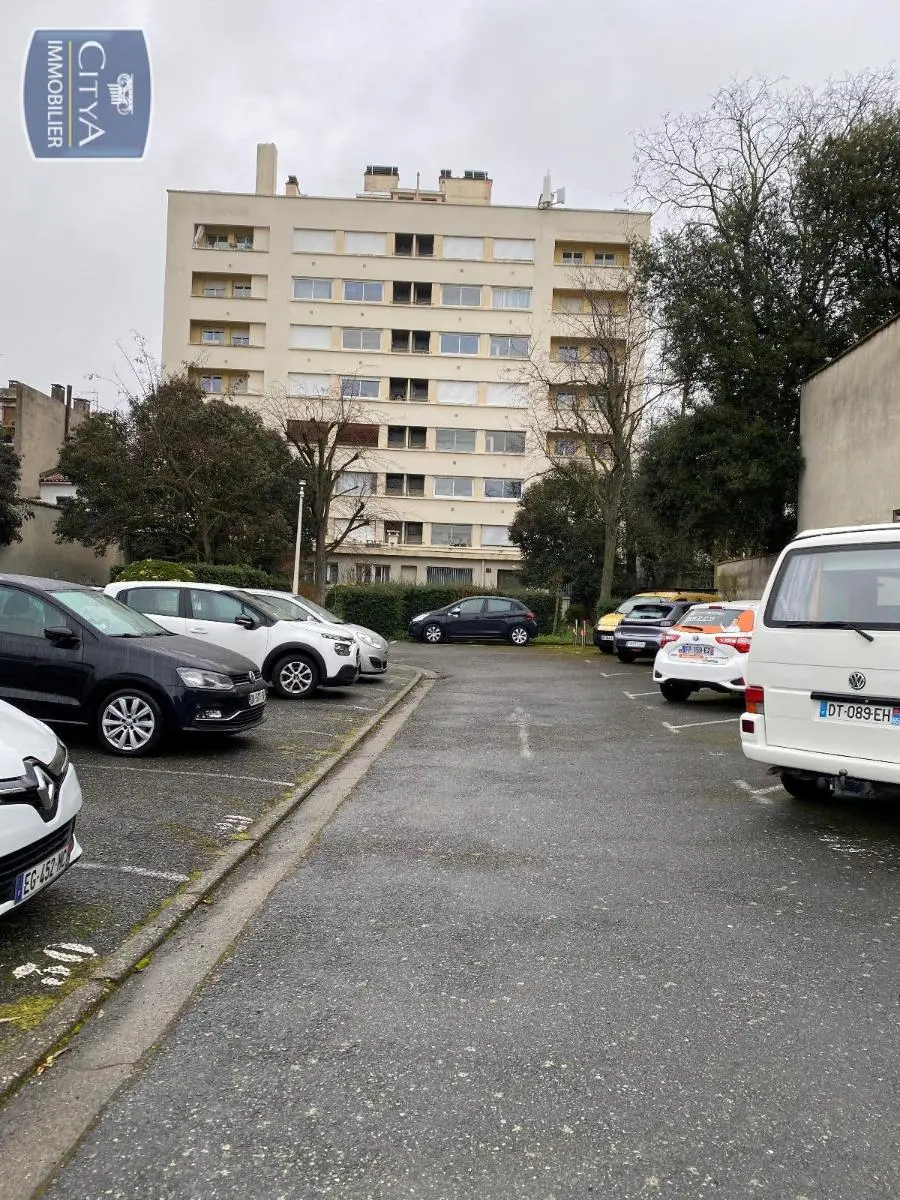 Photo 1 Parking