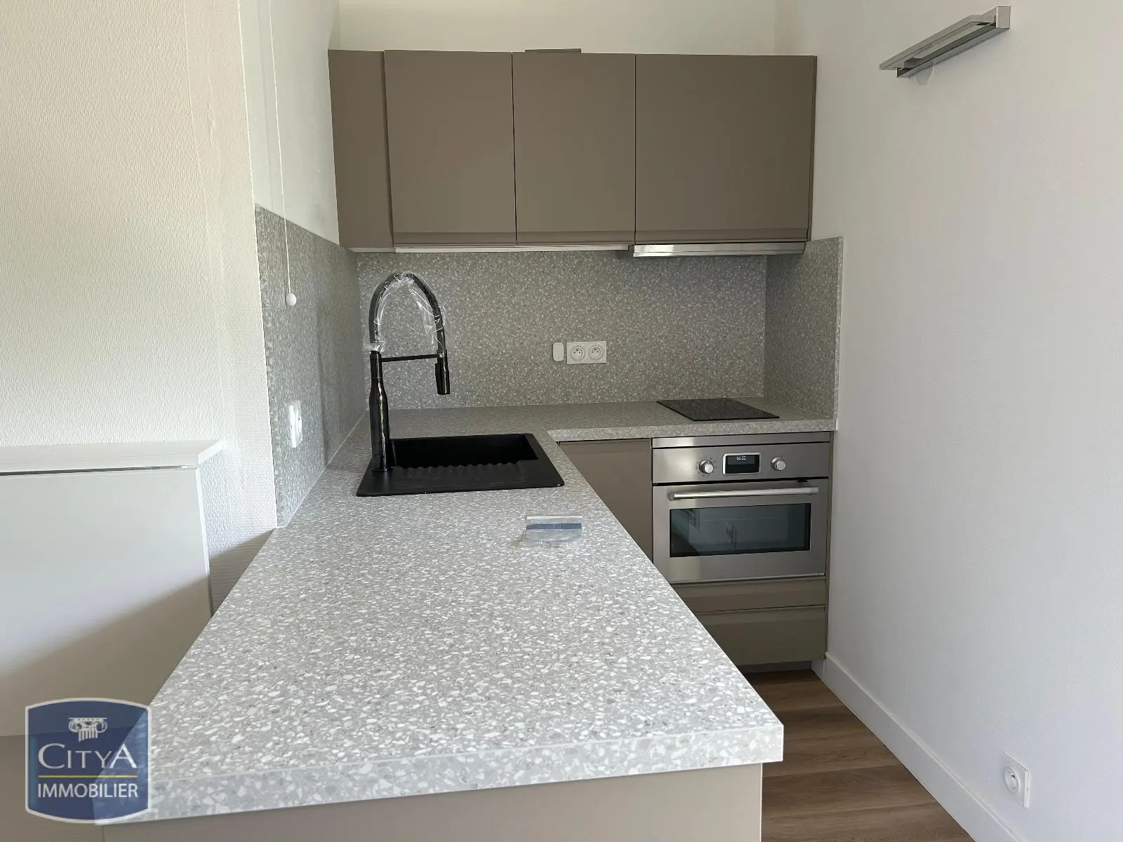 Photo 1 Appartement 1 pièce 28m²