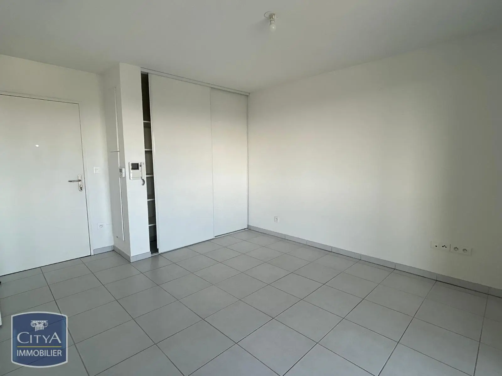 Photo 3 Appartement 1 pièce 24.77m²